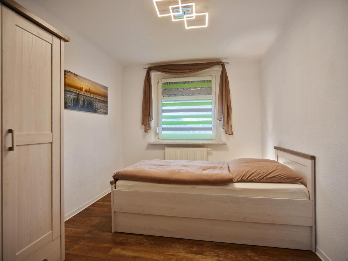 Gaeste- Und Ferienwohnung In Der Sportstadt Riesa Esterno foto