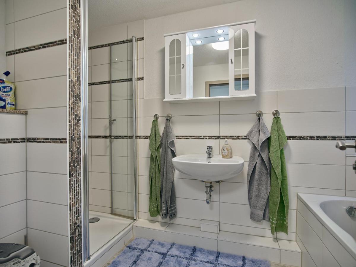 Gaeste- Und Ferienwohnung In Der Sportstadt Riesa Esterno foto