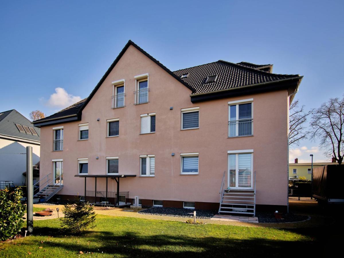 Gaeste- Und Ferienwohnung In Der Sportstadt Riesa Esterno foto