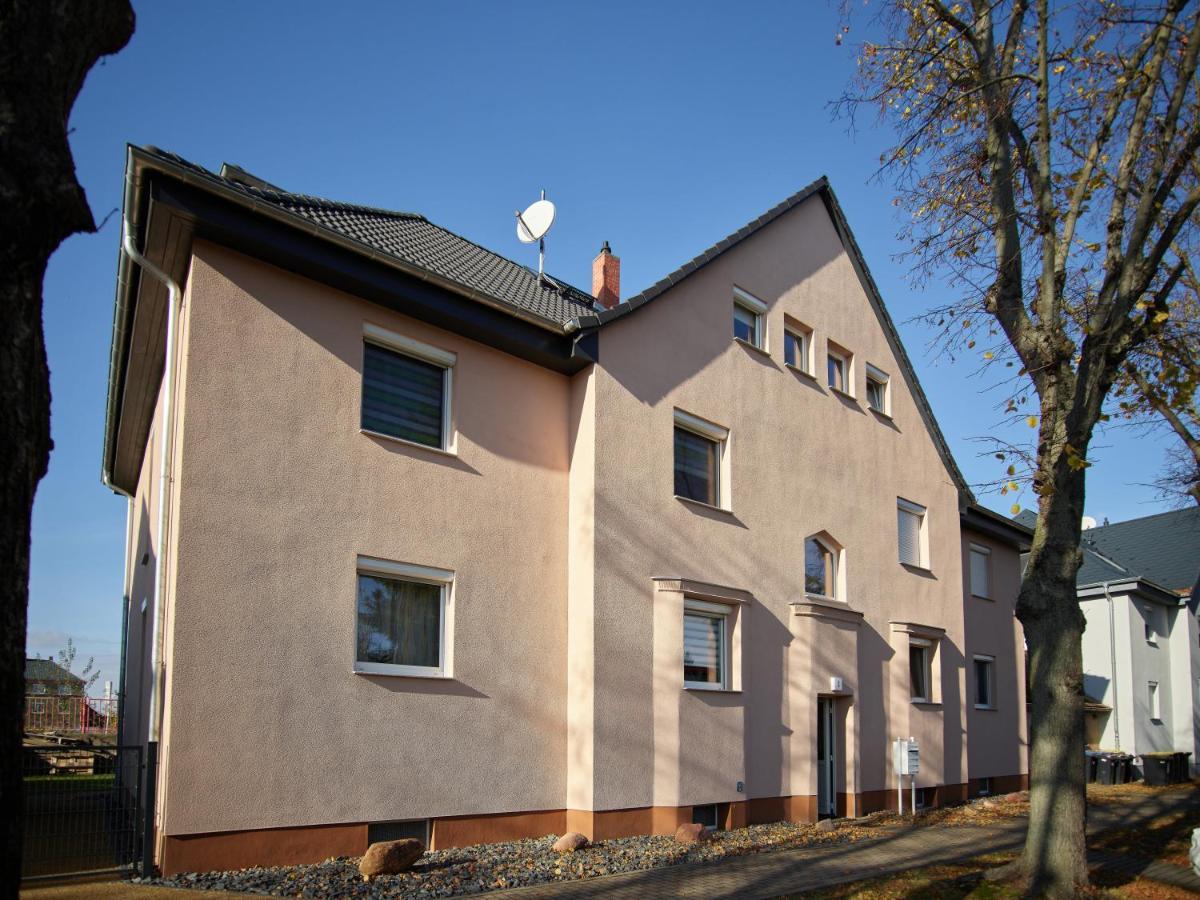 Gaeste- Und Ferienwohnung In Der Sportstadt Riesa Esterno foto